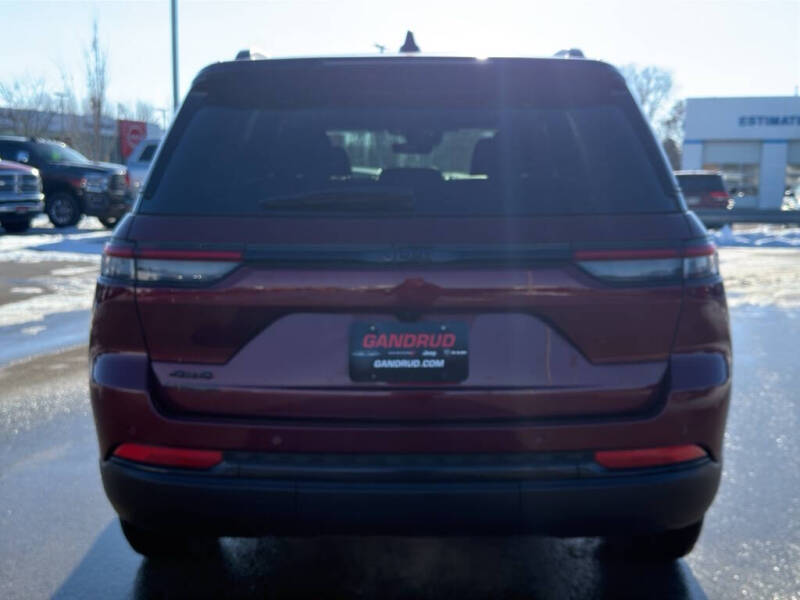 2025 Jeep Grand Cherokee Laredo