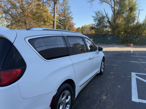 2017 Chrysler Pacifica Touring-L Plus