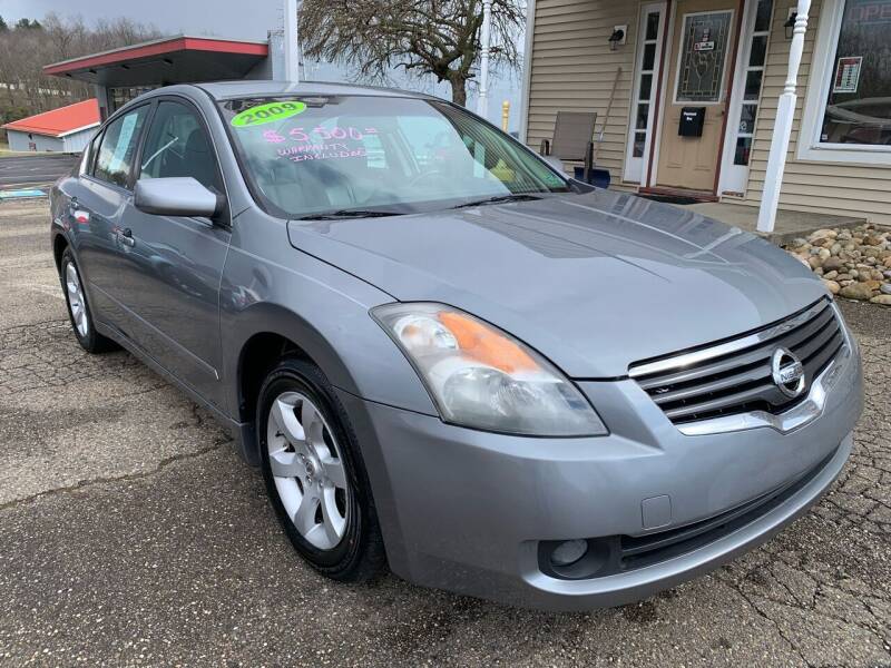 2009 Nissan Altima for sale at G & G Auto Sales in Steubenville OH