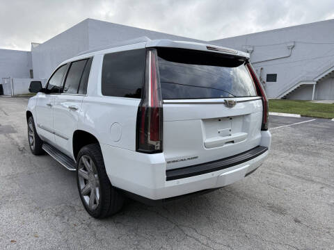 2016 Cadillac Escalade Luxury Collection