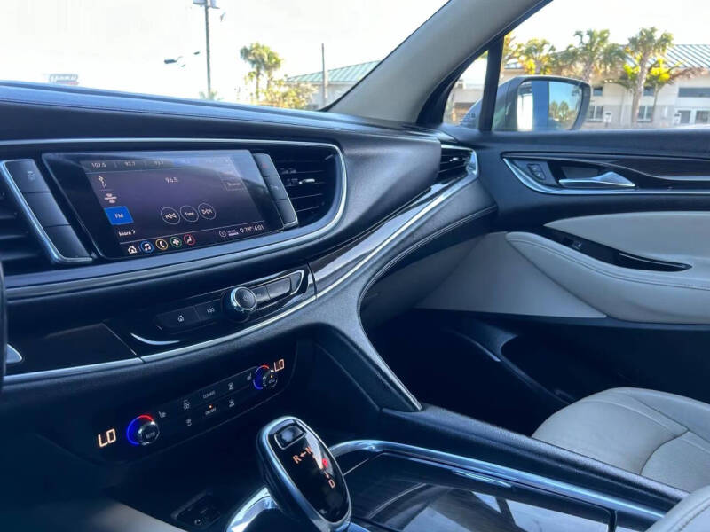 2020 Buick Enclave Essence