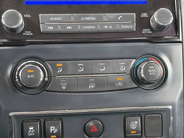 2023 Nissan Titan SV