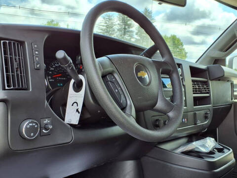 2025 Chevrolet Express 2500