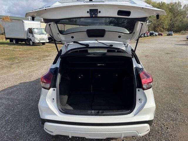 2024 Nissan Kicks SR