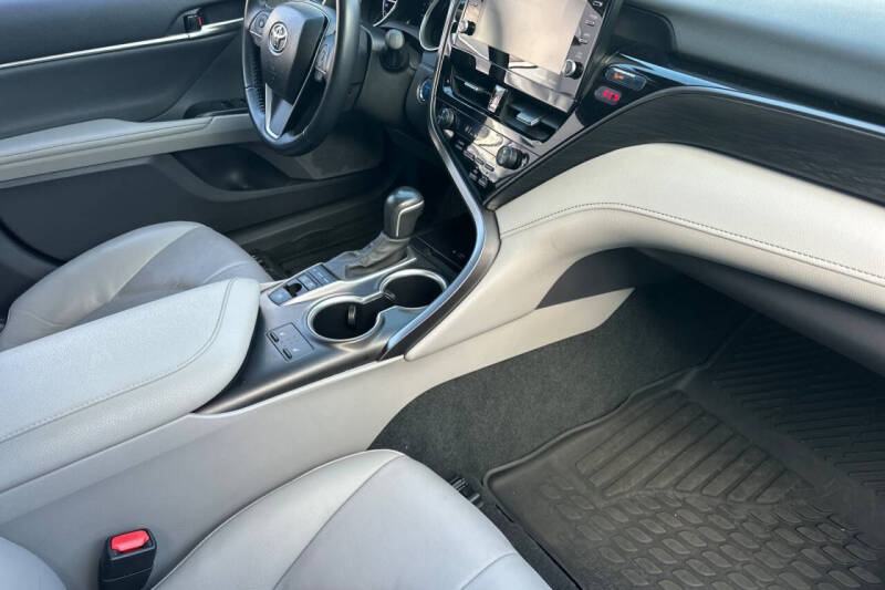 2024 Toyota Camry Hybrid XLE