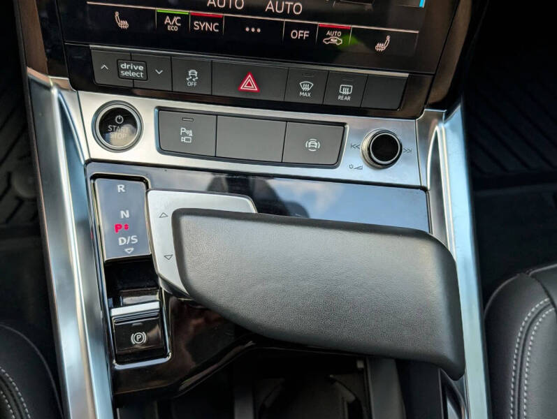 2021 Audi e-tron quattro Premium