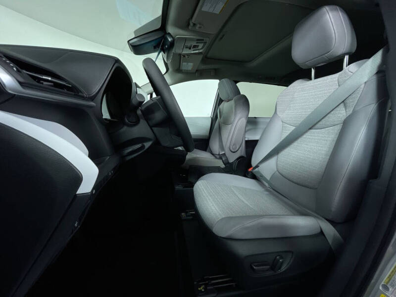 2025 Toyota Sienna LE 8-Passenger