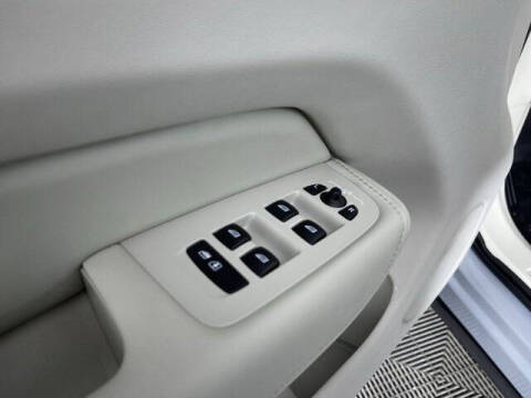 2025 Volvo XC60 B5 Ultra Dark Theme