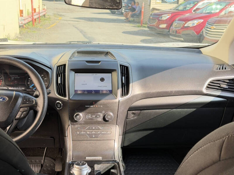 2020 Ford Edge SE