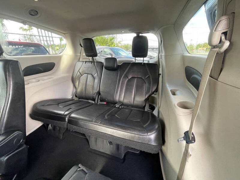 2020 Chrysler Voyager LXi