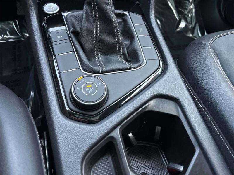 2023 Volkswagen Taos SE 4Motion