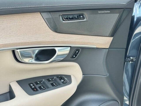 2026 Volvo XC90 B6 Ultra Dark 6P