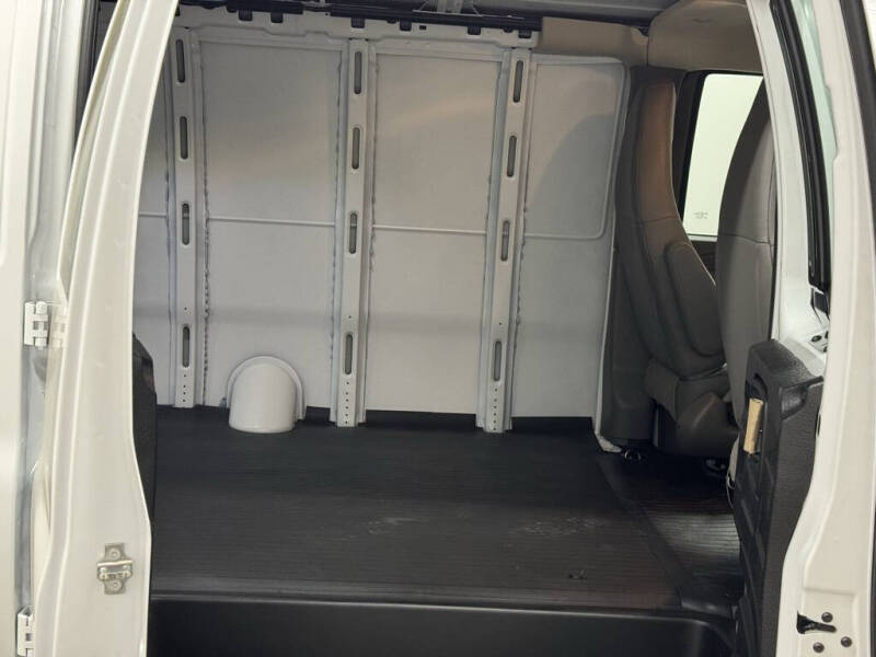 2025 Chevrolet Express 2500