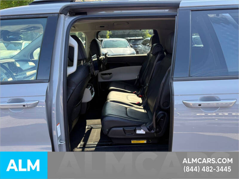 2022 Kia Carnival SX