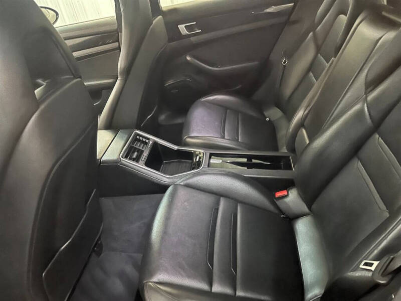 2018 Porsche Panamera 4