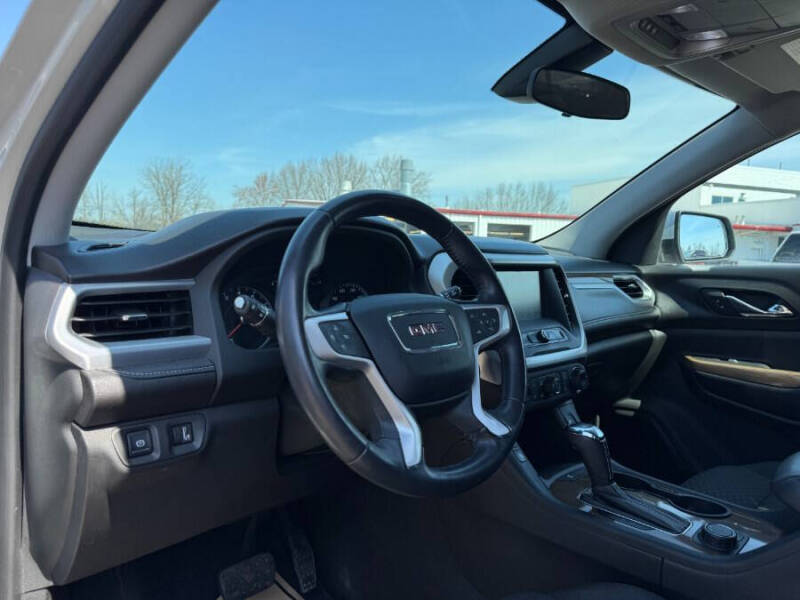 2017 GMC Acadia SLE-2