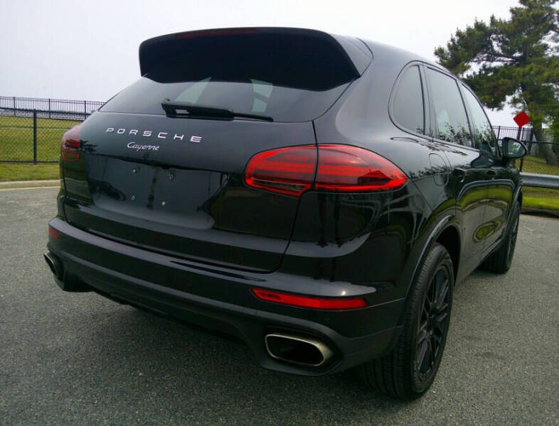 2017 Porsche Cayenne Platinum Edition