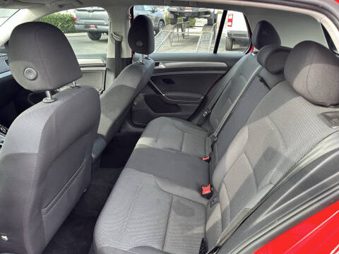 2019 Volkswagen Golf SE