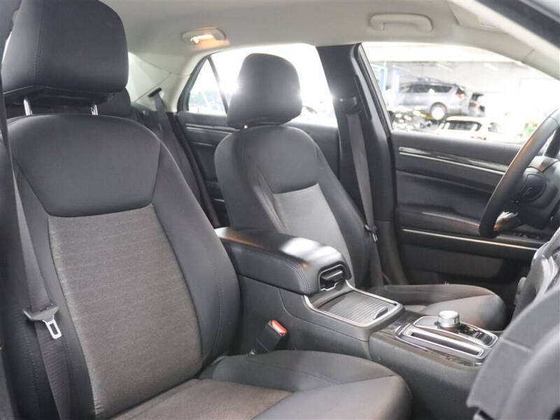 2022 Chrysler 300 Touring