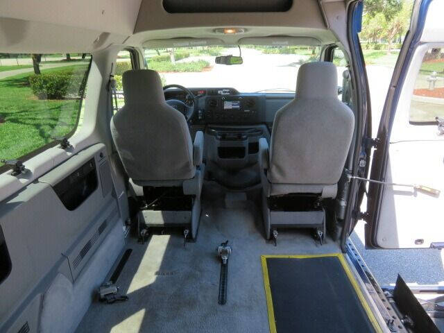 2011 Ford E-Series E-350 SD XLT