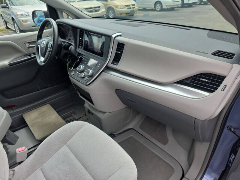 2015 Toyota Sienna LE 8-Passenger
