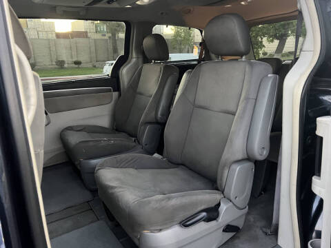 2009 Volkswagen Routan SE