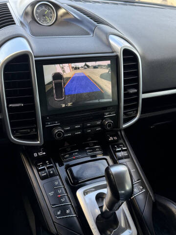 2017 Porsche Cayenne S E-Hybrid Platinum Edition