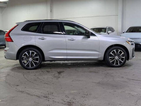 2025 Volvo XC60 B5 Plus Dark Theme