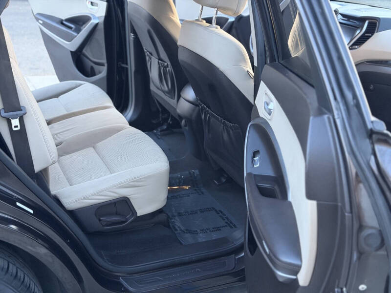 2017 Hyundai Santa Fe SE