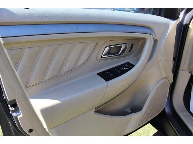 2014 Ford Taurus SE