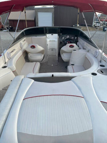 2006 Rinker 246BR