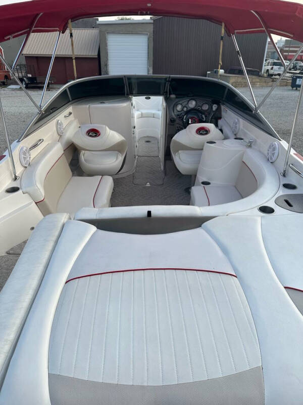 2006 Rinker 246BR