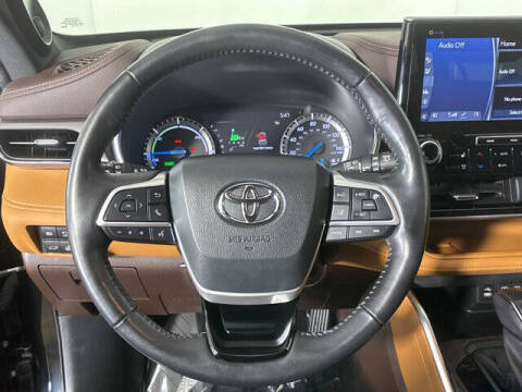 2022 Toyota Highlander Hybrid Platinum