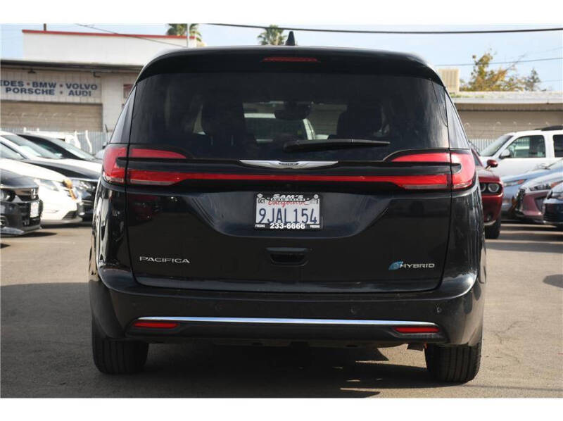 2024 Chrysler Pacifica Plug-In Hybrid Select