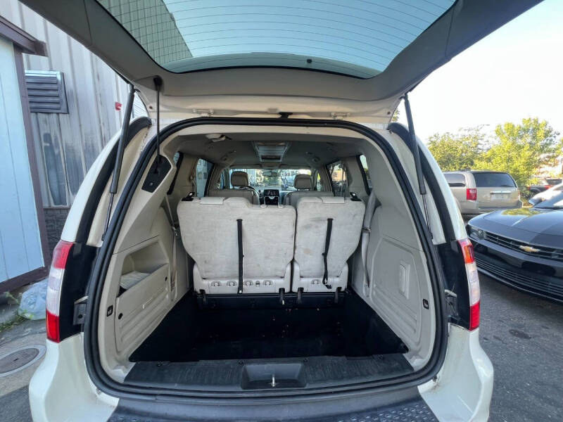 2013 Chrysler Town and Country Touring