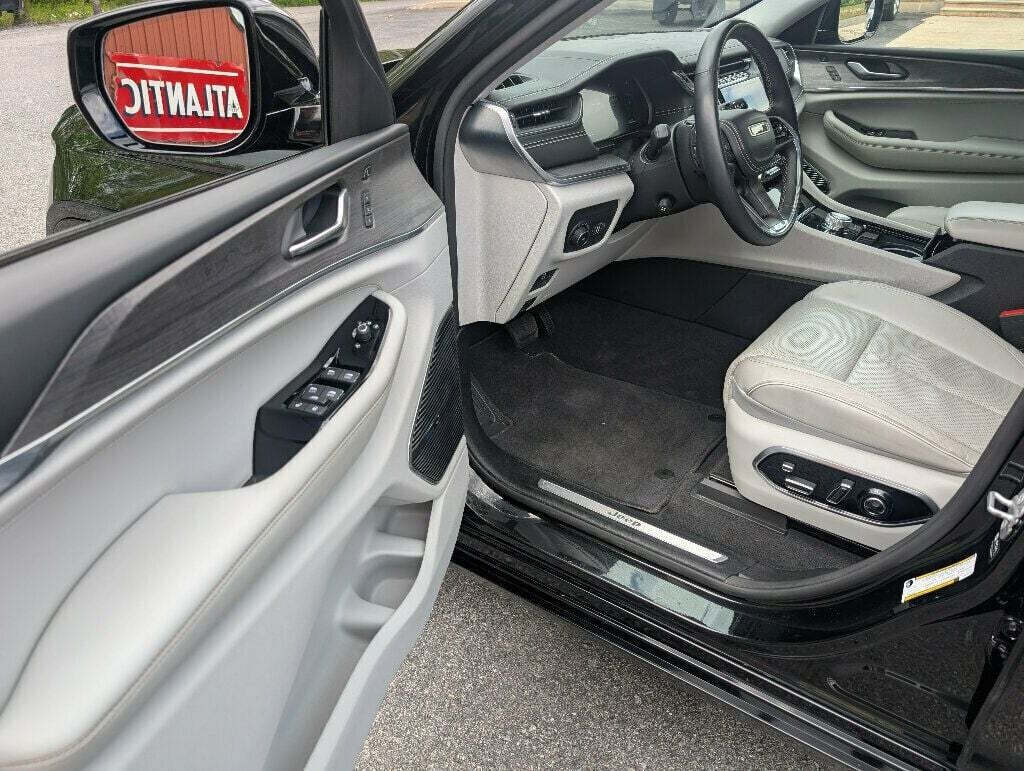 2021 Jeep Grand Cherokee L 26