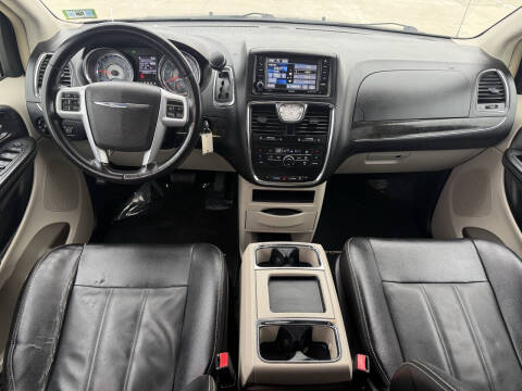 2014 Chrysler Town and Country Touring