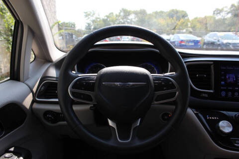 2017 Chrysler Pacifica Touring-L