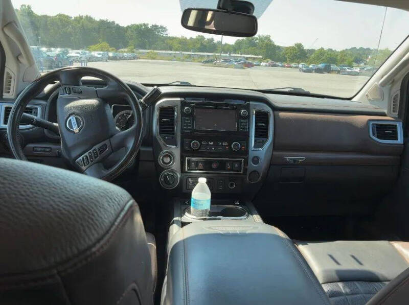 2017 Nissan Titan Platinum Reserve