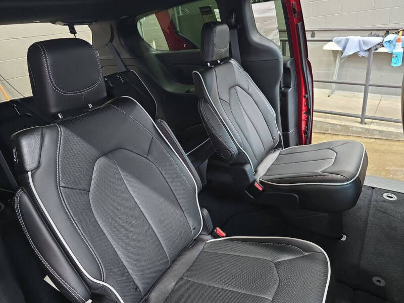 2027 Chrysler Pacifica Limited