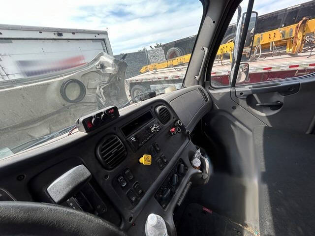 2018 Freightliner M2 106