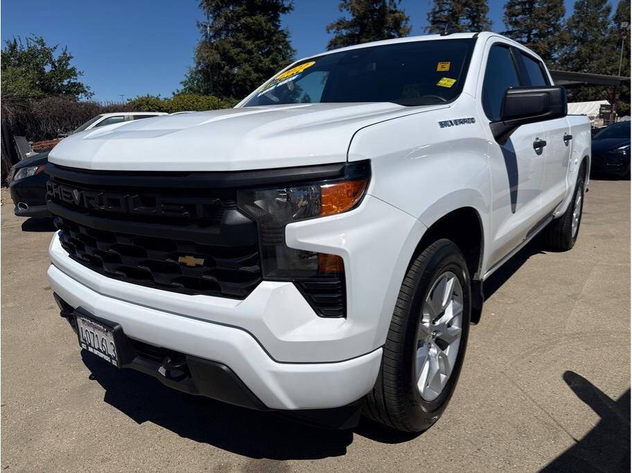 White 2022 Chevrolet Silverado 1500 Custom 4x2 Custom 4dr Crew Cab 5.8 ft. SB 2