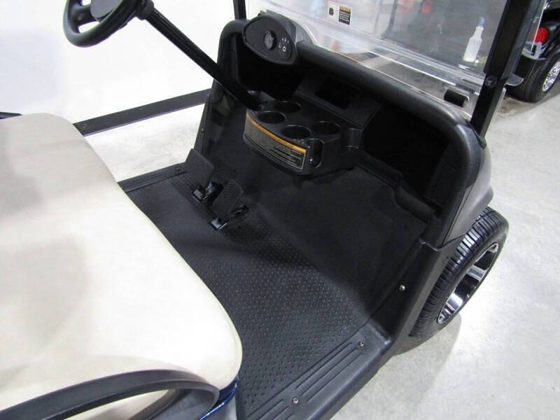 2019 E-Z-GO RXV