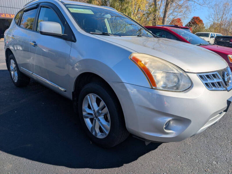 2013 Nissan Rogue SV's photo