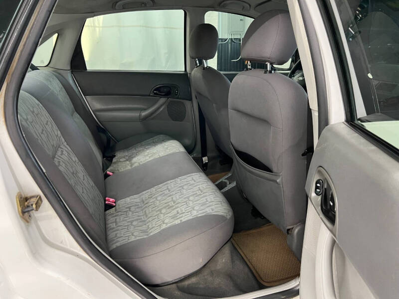 2005 Ford Focus ZX4 SE