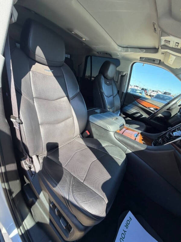 2016 Cadillac Escalade Luxury Collection
