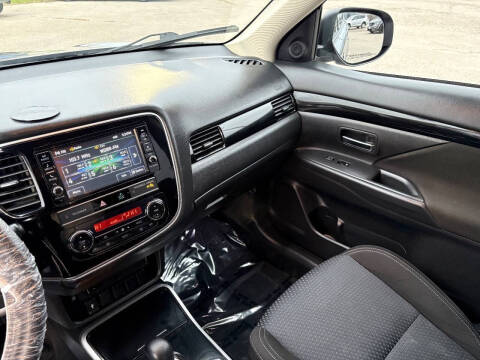 2019 Mitsubishi Outlander ES