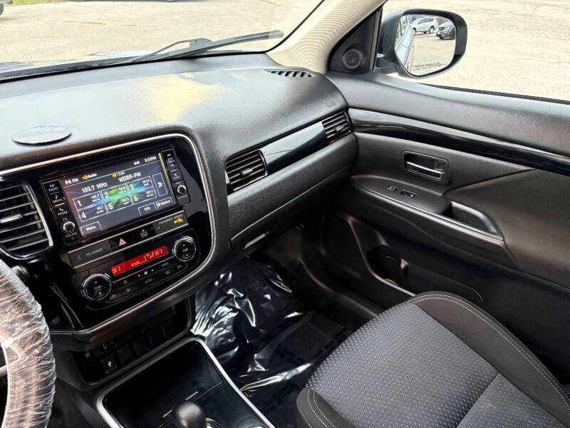 2019 Mitsubishi Outlander ES