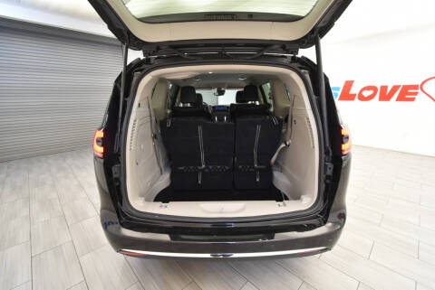 2024 Chrysler Pacifica Plug-In Hybrid Select