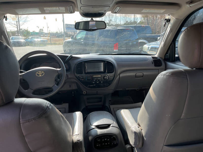 2004 Toyota Sequoia SR5